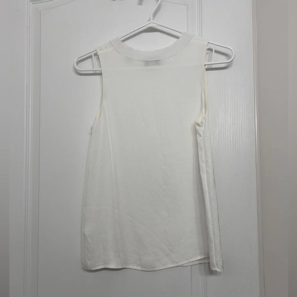 Vince White Ribbed Trim Crew Neck Sleeveless Top size small - Picture 4 of 11